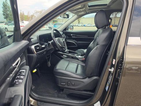 Used 2025 Kia Telluride S AWD/4WD image 4