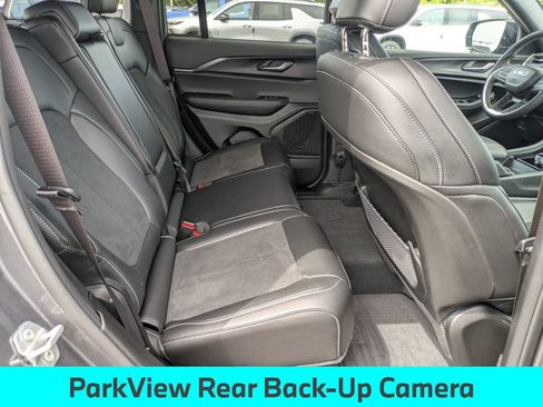 Used 2025 Jeep Grand Cherokee Altitude AWD/4WD image 30