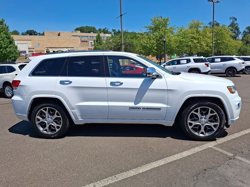 Used 2020 Jeep Grand Cherokee Overland AWD/4WD image 7