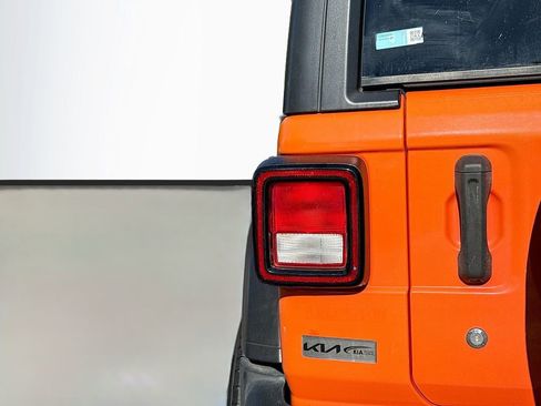 Used 2018 Jeep Wrangler Unlimited Sport AWD/4WD image 10