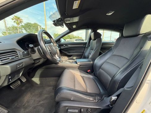 Used 2018 Honda Accord Sport image 11