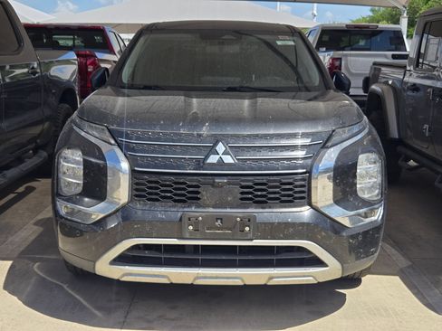 Used 2023 Mitsubishi Outlander SE FWD image 2