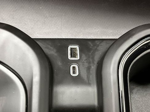 Certified 2025 GMC Sierra 1500 AT4 w/ Technology Package AWD/4WD image 32