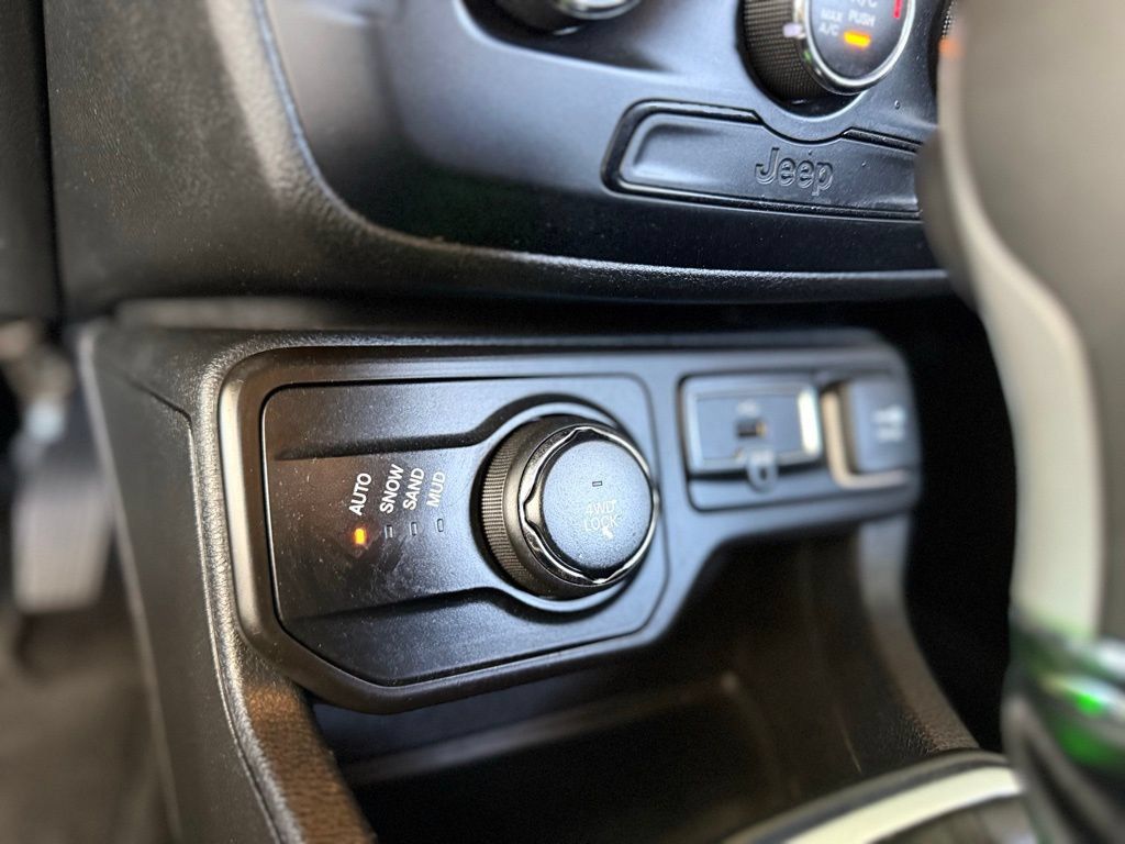 Used 2019 Jeep Renegade Sport AWD/4WD image 29