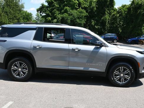 Used 2024 Chevrolet Traverse LT FWD image 45