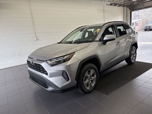 Used 2024 Toyota RAV4 XLE FWD image 4