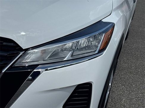 New 2025 Nissan Kicks Play S image 10