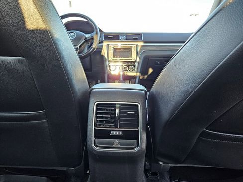 Used 2017 Volkswagen Passat 1.8T SE image 31