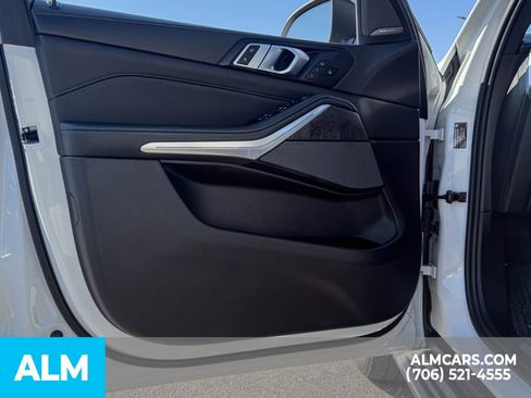 Used 2024 BMW X5 xDrive40i AWD/4WD image 11