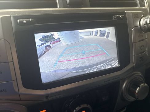 Used 2018 Toyota 4Runner SR5 AWD/4WD image 15