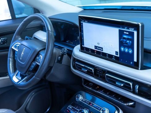 Used 2021 Lincoln Nautilus AWD w/ Equipment Group 101A image 30