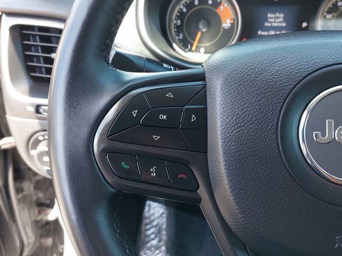 Used 2019 Jeep Cherokee Trailhawk w/ Cold Weather Group AWD/4WD image 16