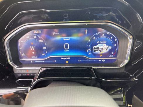 Used 2025 Chevrolet Silverado 1500 LT Trail Boss w/ Convenience Package II image 4