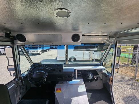 Used 2014 Ford E-350 and Econoline 350 Super Duty w/ A/C Prep Package image 24