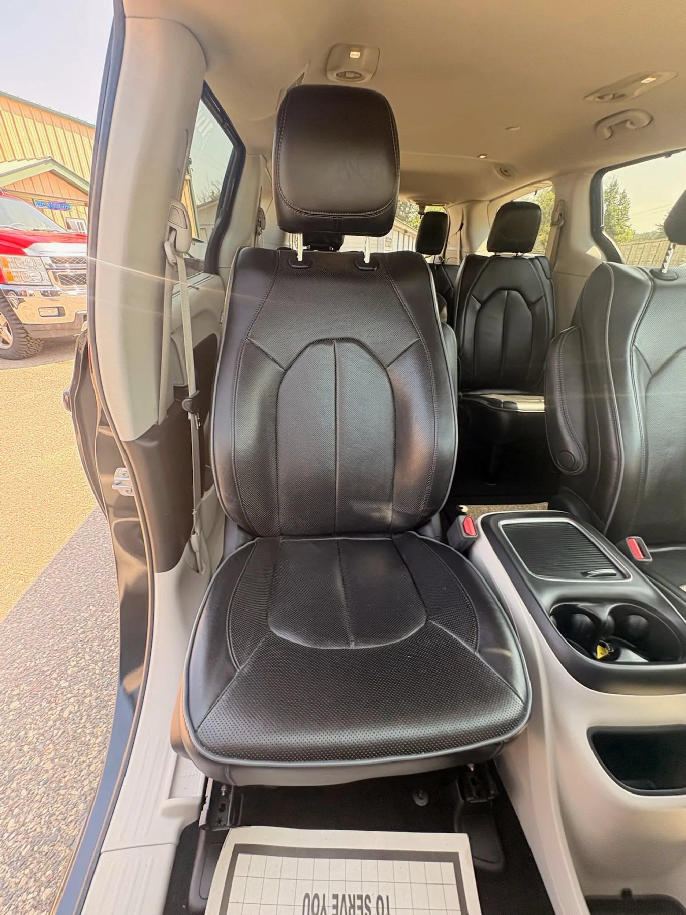 Used 2017 Chrysler Pacifica Limited w/ Advanced Safetytec Group FWD image 35