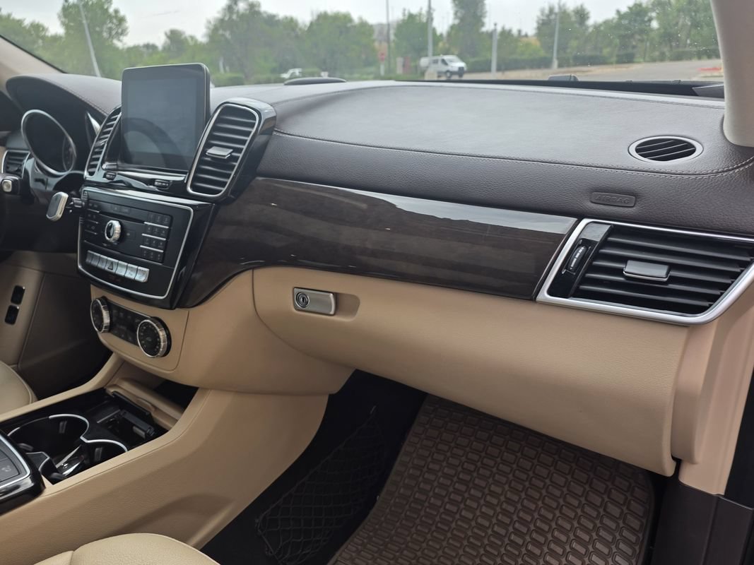 Used 2017 Mercedes-Benz GLS 450 4MATIC image 30
