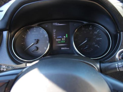 Used 2018 Nissan Rogue Sport SV w/ SV Technology Package image 24