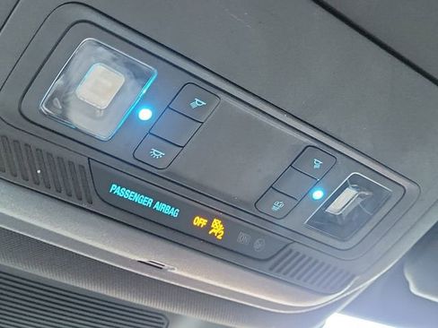 Used 2020 Ford Explorer XLT image 28