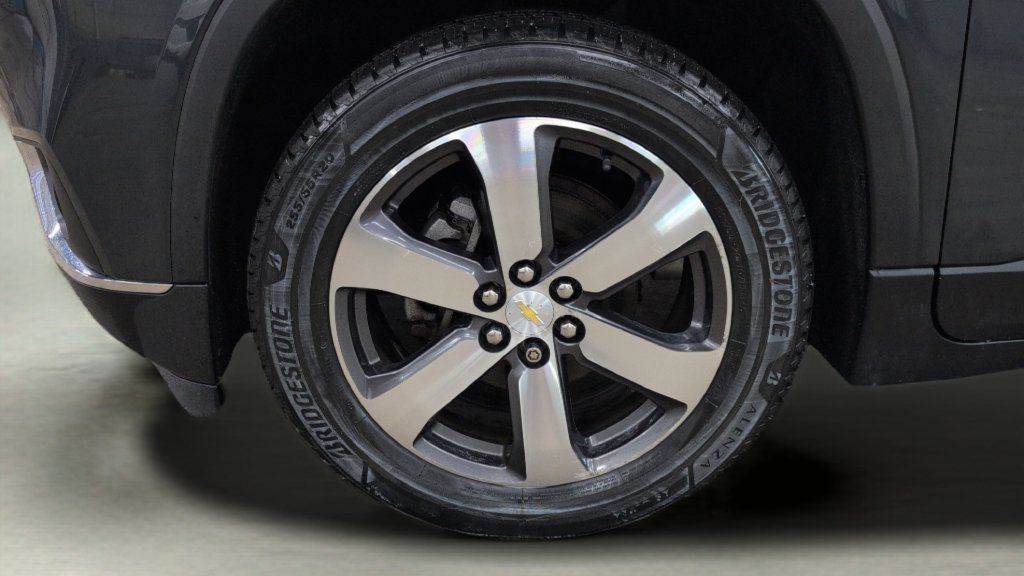 Used 2019 Chevrolet Traverse LT w/ LPO, Black Accent Package AWD/4WD image 32