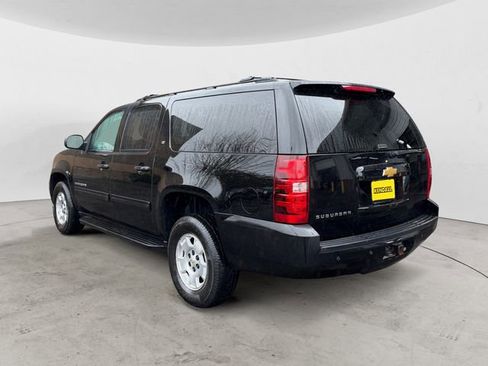 Used 2014 Chevrolet Suburban LT image 3