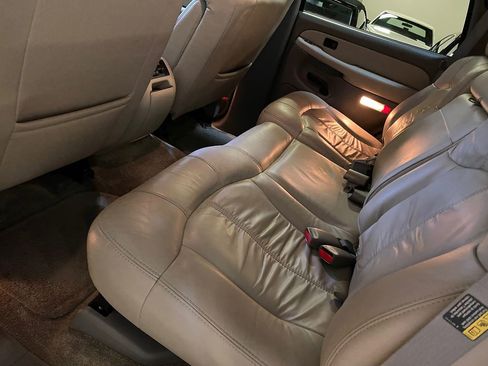 Used 2002 Chevrolet Tahoe LT RWD image 38