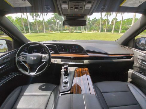 Used 2023 Cadillac Escalade ESV Luxury AWD/4WD image 7