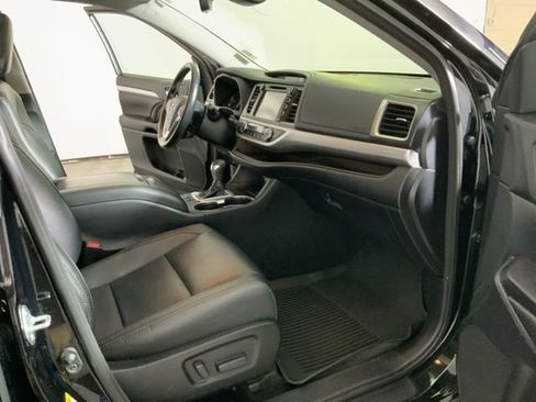Used 2017 Toyota Highlander XLE image 23
