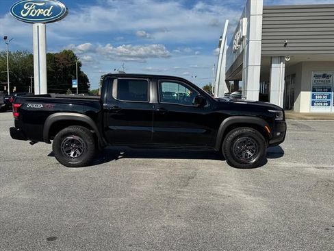 Used 2026 Nissan Frontier PRO-4X AWD/4WD image 2