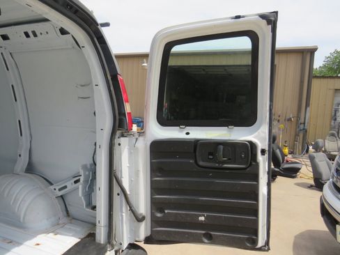Used 2008 Chevrolet Express 1500 1500 Cargo, CLEAN TITLE. image 22