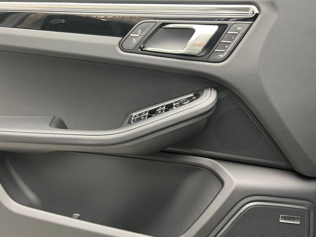Used 2026 Porsche Macan AWD/4WD image 19