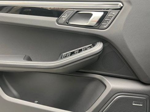 Used 2026 Porsche Macan AWD/4WD image 19