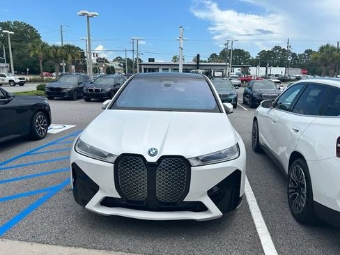 Used 2024 BMW iX xDrive50 w/ Sport Package AWD/4WD image 3