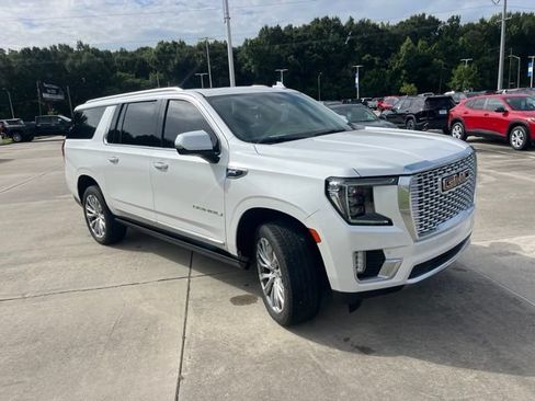 Used 2021 GMC Yukon XL Denali w/ Denali Ultimate Package AWD/4WD image 11