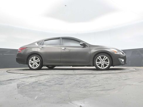 Used 2013 Nissan Altima 3.5 SV w/ Navigation Pkg FWD image 30