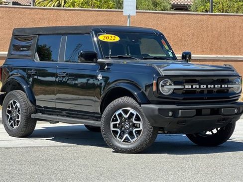 Used 2022 Ford Bronco Outer Banks image 2