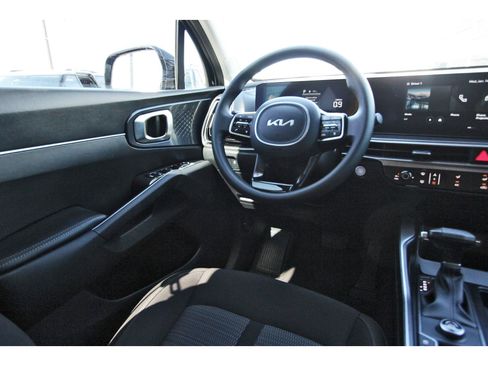 Certified 2025 Kia Sorento LX image 10