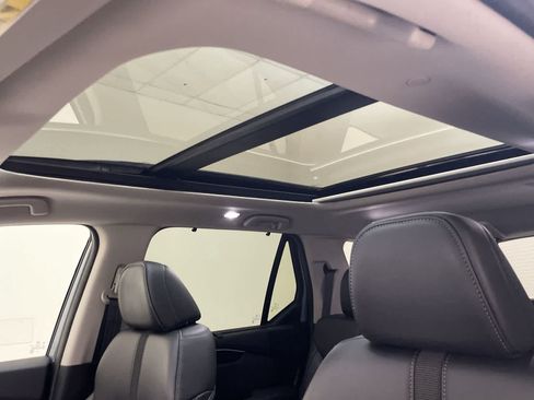Used 2023 Honda Pilot Touring image 3