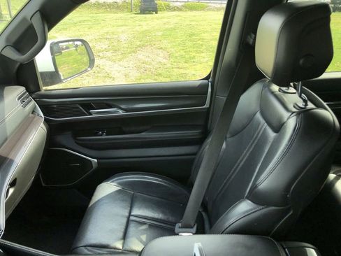 Used 2022 Jeep Wagoneer Series I AWD/4WD image 33