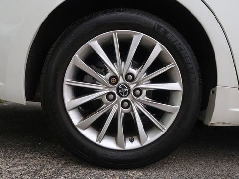 Used 2018 Toyota Avalon Limited image 56