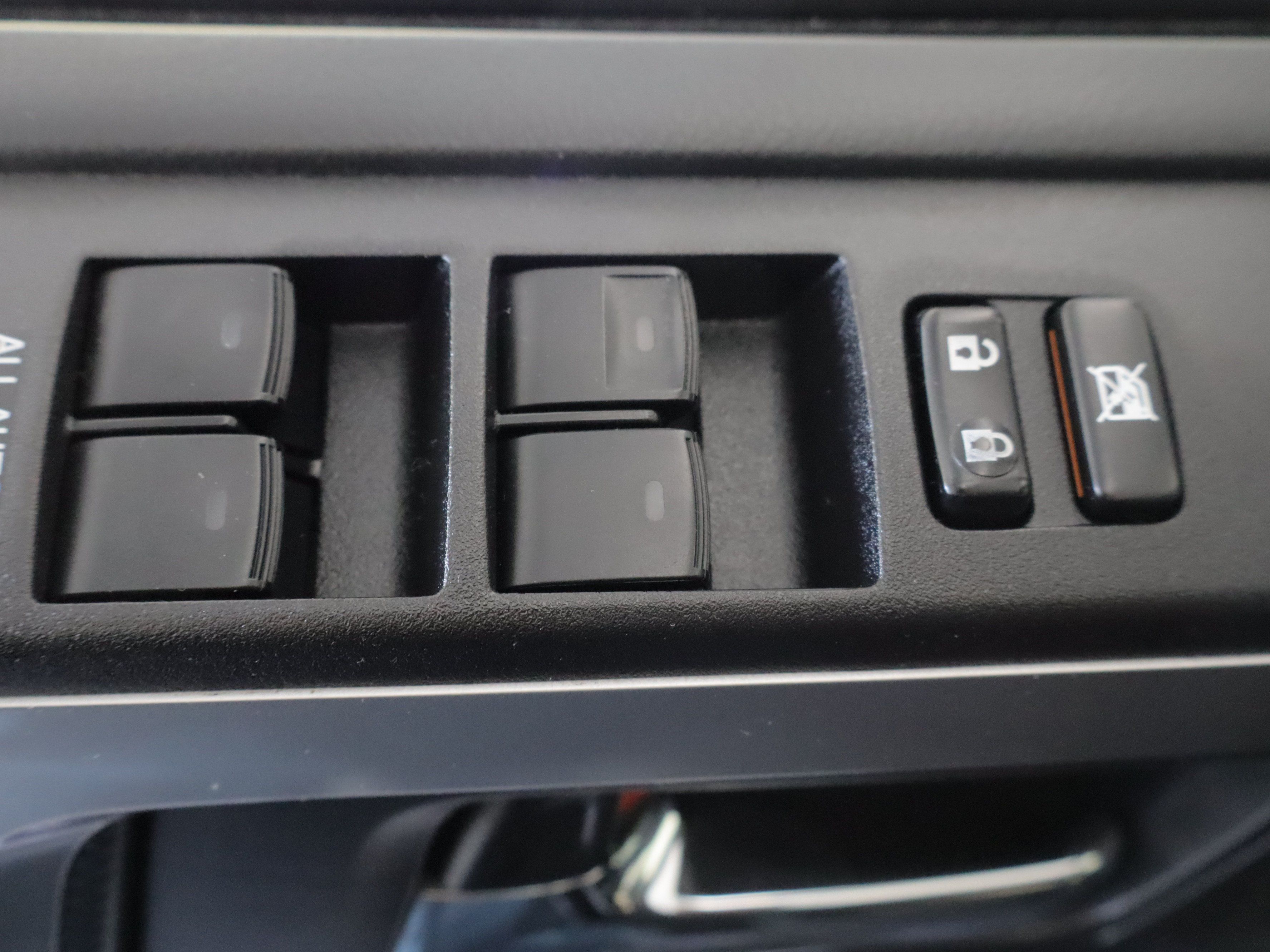 Used 2018 Toyota 4Runner SR5 AWD/4WD image 11