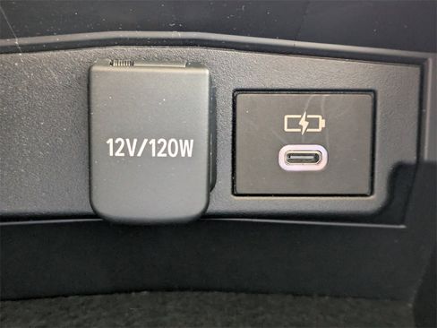 Used 2023 Toyota Corolla Cross L image 28