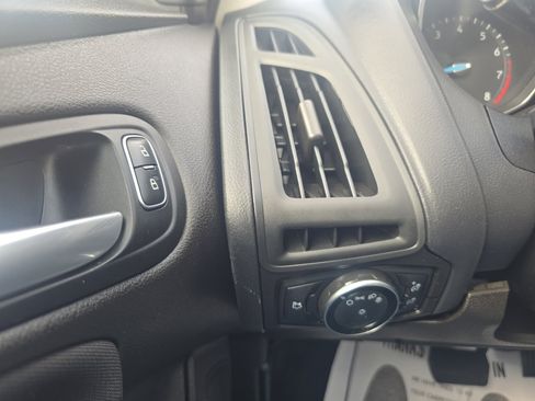 Used 2016 Ford Focus SE image 19
