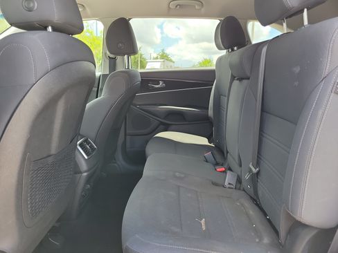 Used 2019 Kia Sorento AWD image 18