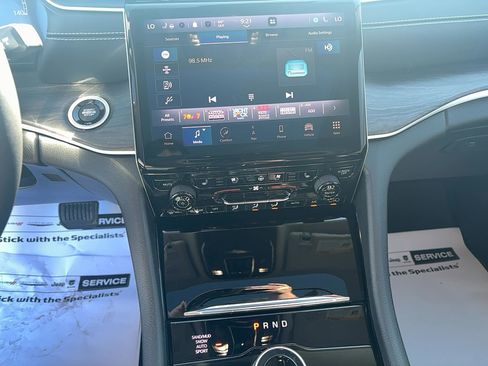 Used 2023 Jeep Grand Cherokee Limited w/ Luxury Tech Group II AWD/4WD image 16