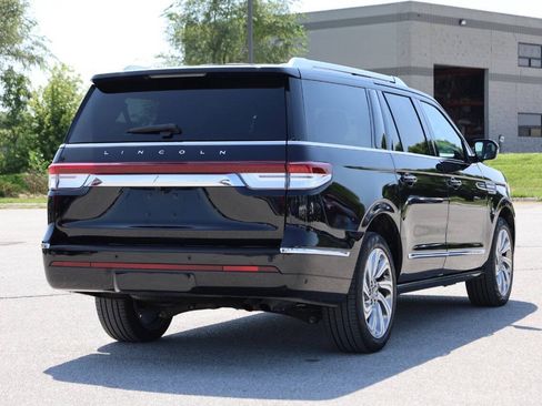 Used 2024 Lincoln Navigator L 4WD image 9