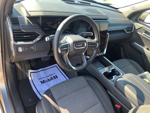 Used 2025 GMC Acadia Elevation image 17