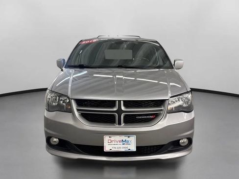 Used 2019 Dodge Grand Caravan GT FWD image 2