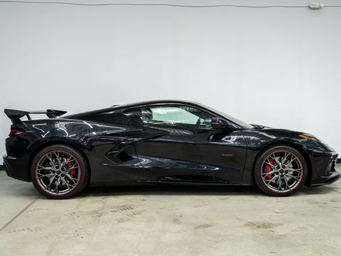 Used 2023 Chevrolet Corvette Stingray Premium Cpe w/ Z51 Performance Package RWD image 17
