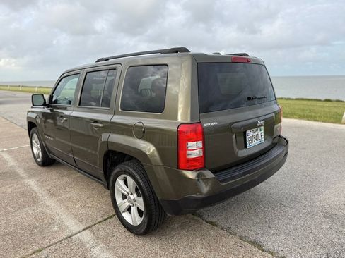 Used 2016 Jeep Patriot Latitude w/ Sun/Sound Group FWD image 7