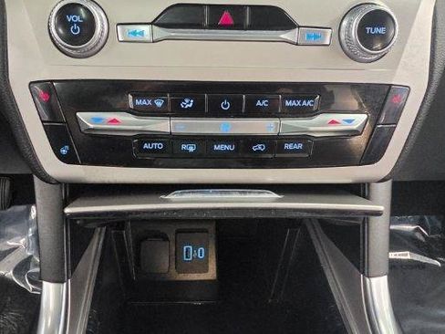 Used 2020 Ford Explorer XLT w/ Equipment Group 202A AWD/4WD image 27